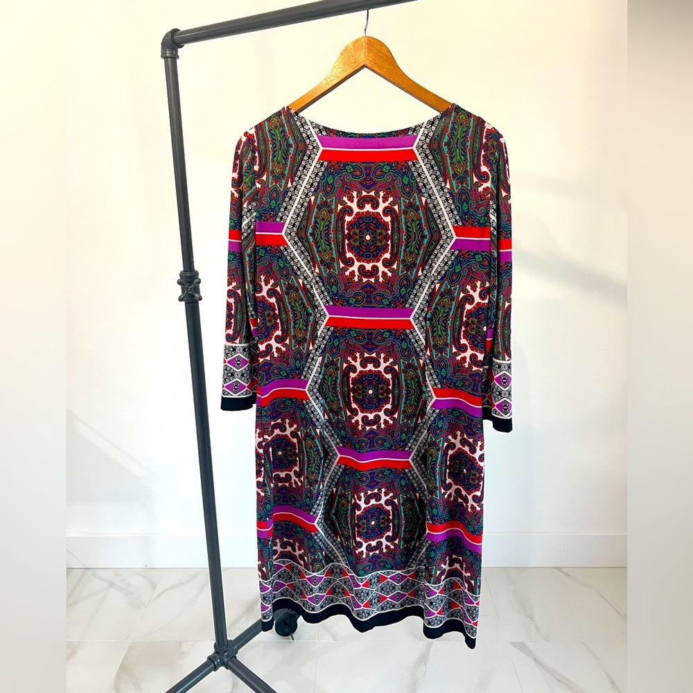 Women’s graphic print shift dress sz. L
